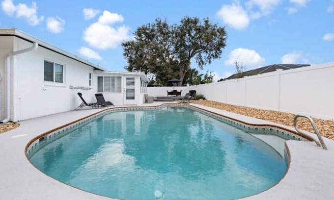Melbourne Casa | NEWLY The Azure Paradise 3br POOL Home!