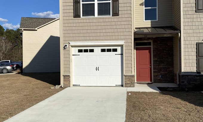 Hubert Casa | Newly Townhome, 15 mins to Camp Lejeune