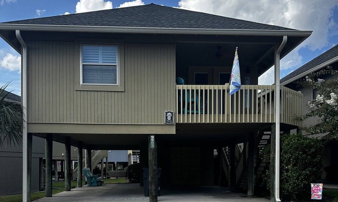 Myrtle Beach Cabaña | Newly Updated 2 Bedroom Beach Cottage Just a short walk to the beach