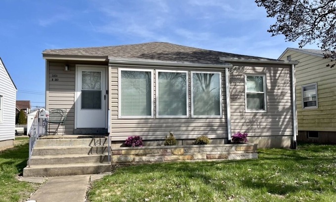 St. Charles Casa | Newly Updated Charming and Cozy Home near Historic Main Street in Frenchtown.