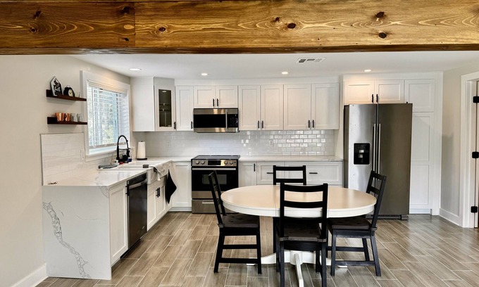 Fort Myers Cabaña | Newly updated cottage located walking distance to Downtown Ft. Myers