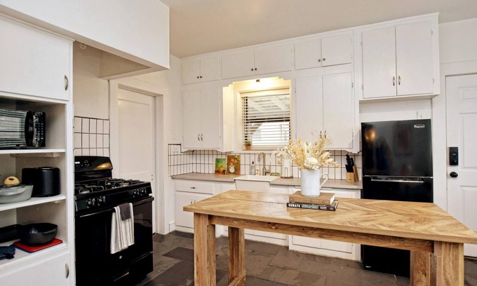 Austin Ave. Apartamento | Newly Updated Cozy 1927 Uptown Tudor 4 min to Magnolia