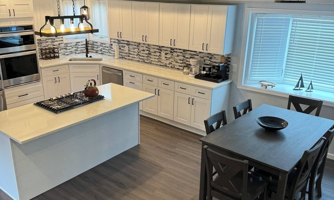 Clear Lake Casa | Newly updated, fnatastic location!
