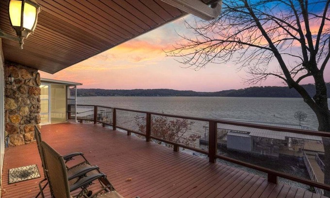 Gravois Mills Casa | Newly Updated Interior, Sunroom w/ Hot Tub, Deck, Deep Water Dock, Boat & PWC Slips