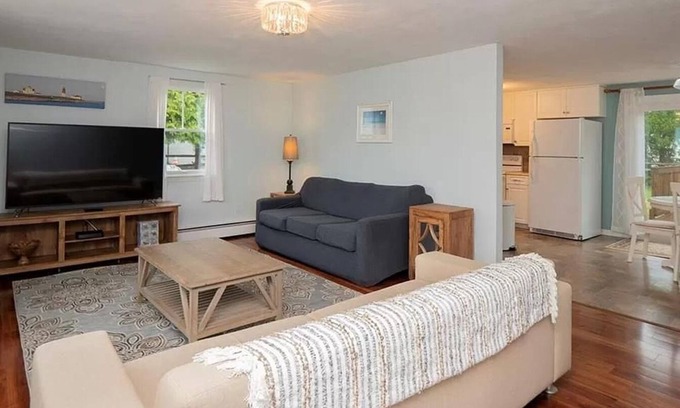 Eastward Look Casa | Newly updated Scarborough Home in Eastward, a stone's throw from Scarborough Beach!