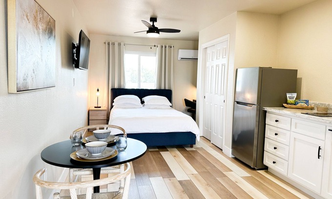 Salida Apartamento | Newly updated studio 2 min drive to HWY 99