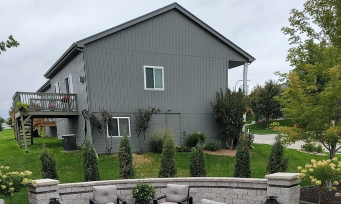 Millard Casa | Newly Upgraded Beautiful 3 bedroom Home with Hot Tub Firepit and 2 Garage