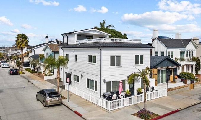 Newport Beach Casa | Newport Beach 1 bedroom, 1 bath + Sleeper Sofa Bed - Home/Beach/Garage/Patio