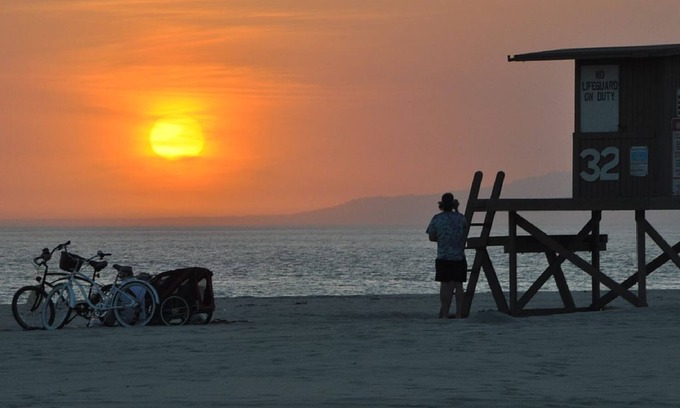West Newport Cabaña | Newport Beach Location Ocean views Jacuzzi Sauna Spanish Cottage Boardwalk!