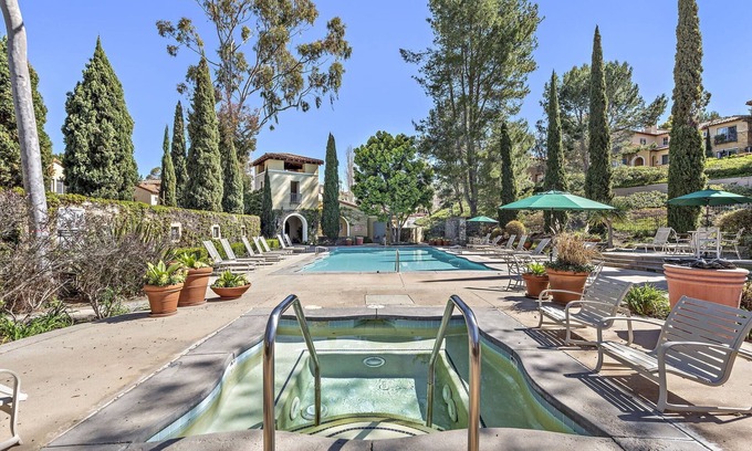 Newport Coast Condominio | Escapada a la costa de Newport! Comunidad de lujo cerrada.
