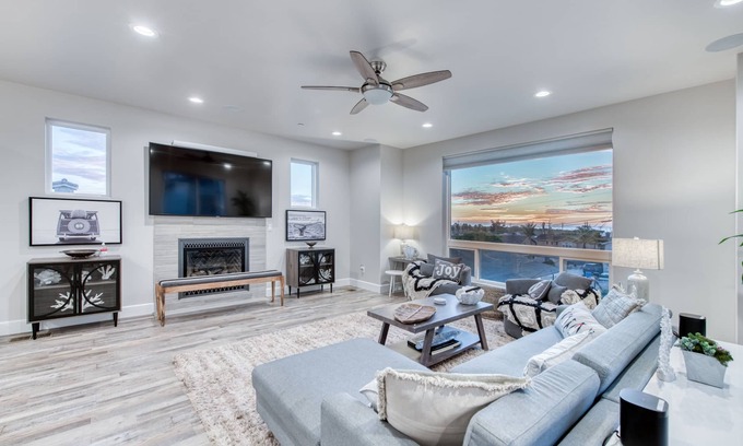 Grover Beach Casa | Newport Oceanview House w/ Rooftop Decks