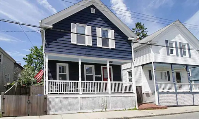 Fifth Ward Casa | ¡Alquiler mensual de verano en el centro de Newport cerca de todo!