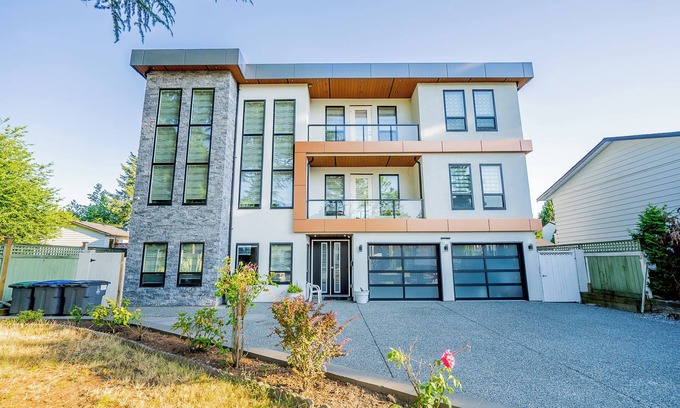 Surrey Newton Casa | Newton 2-bedroom Suite, Room #1