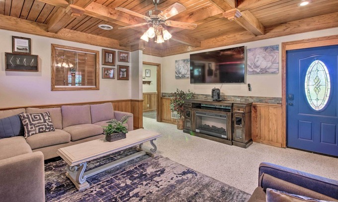 Newton Casa | Newton Home Away From Home in Rural Setting!