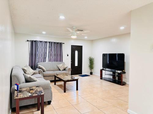Port Saint Lucie Casa | Next Door