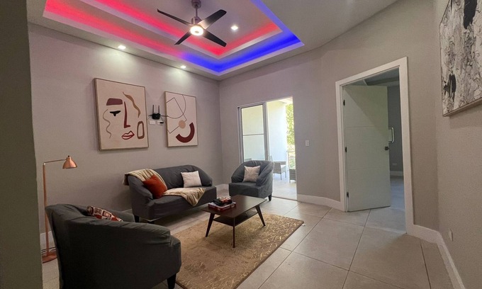 Santa Ana Casa | VACATION TIME >Hot Water, Wi Fi ,A/C, Excellent Location