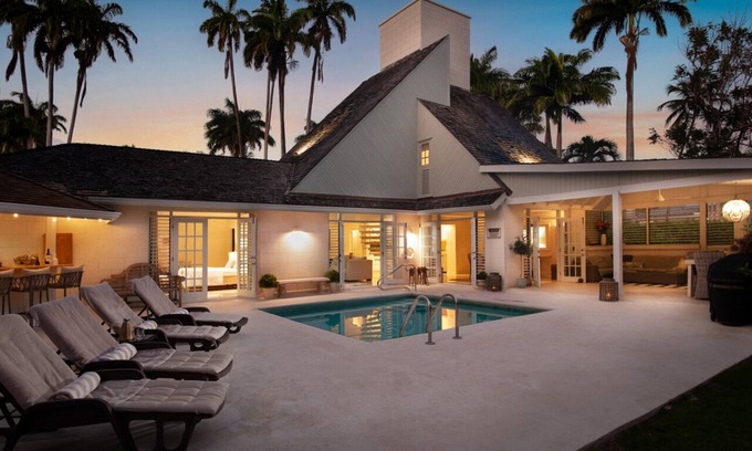Porters Casa | NEXT TO BEACH STUNNING VILLA & POOL WITHIN LUSH TROPICAL PRIVATE GARDENS & GATES
