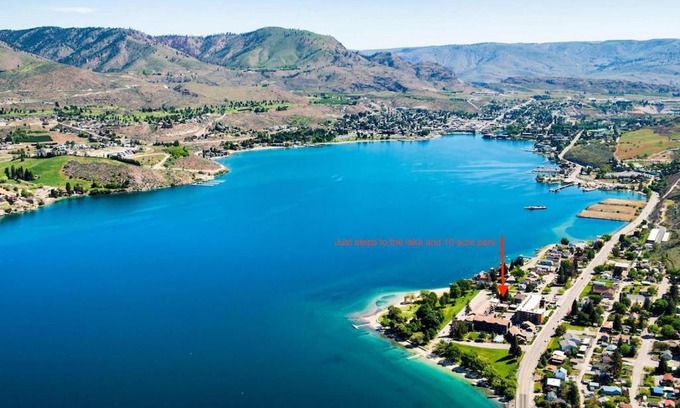 Chelan Casa | Next to Lake, Pool, 10 Acre Park, 1 Mile to Town, Best Prices