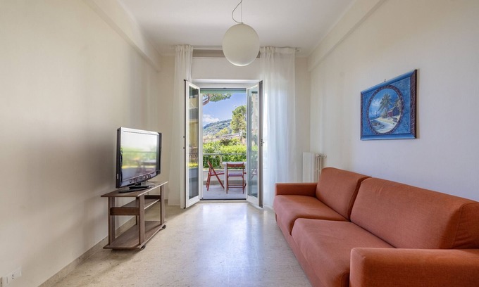 Ospedaletti Apartamento | Next to the Beach by Wonderful Italy