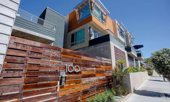 Imperial Beach Condominio | Next to the pier! Pet-friendly! Beach You To It - New Listing