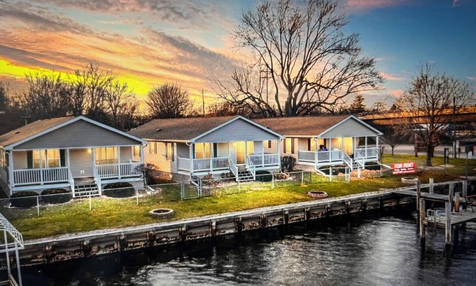 Fremont Cabaña | NFL DRAFT WolfRiver Cabin C, 2-Bedrooms, Sleeps 8