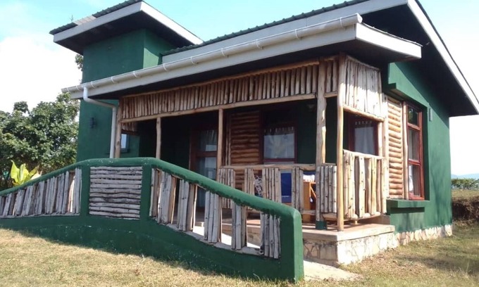 Kinkiizi Cama Y Desayuno | ngirisi hill silverback lodge-bwindi