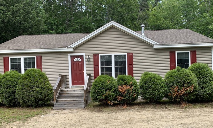 Campton Casa | NH House Ski,Camp, Hike,Swim,boat, hunt close to Plymouth State ,weekly monthly
