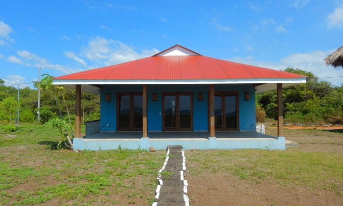 Leon Casa | Nuevo 2 hab, 1 baño frente a la playa casa con piscina común, muchas comodidades en 200 acres