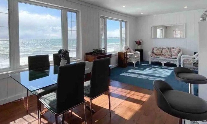 Wainfleet Casa | Niagara Dreamhouse on the Lake-Private Beach