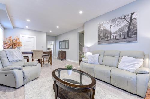 Hamilton Casa | Niagara Falls-Toronto-45 Minute Drive