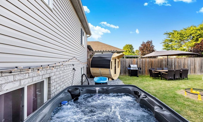 Thorold Casa | Niagara Retreat|HotTub|Sauna|Games|15 Min to Falls
