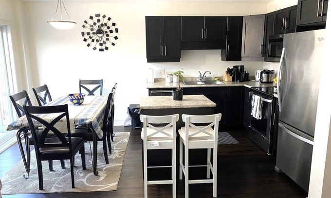 Thorold Casa | Niagara Sleeps 6 Cozy 3bed 3bath Near Falls