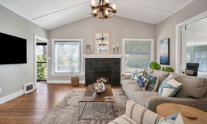 Niantic Casa | Niantic Cove Waterfront Escape: Relax & Unwind