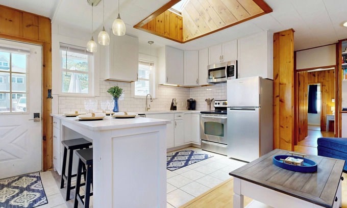 Pine Point Casa | Niblet Cottage by Bayley Vacation Rentals