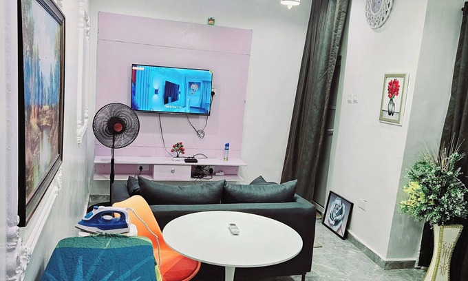 Alimosho Apartamento | Nice 1 bedroom Pent House area of an apartment..Having it own separate entrance
