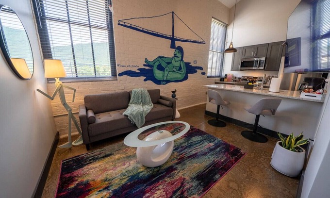Buchanan Apartamento | Nice 1BR King Bed Apartment: Brewery|River|Downtown