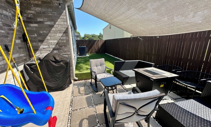 Grand Prairie Casa | Nice 2 BD/2 BA in Grand Prairie near DFW, AT&T & Epic