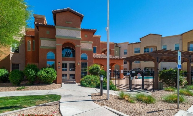 Surprise Condominio | Nice 2 bed/2 bath/2 car garage condo in gated community close to many amenities!