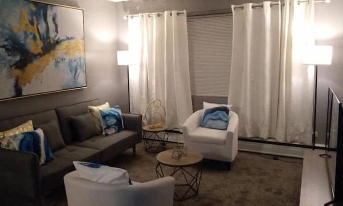 Melrose Park Apartamento | Nice 2 Bedroom 1 bath apartment