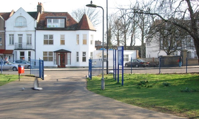 Edmonton Apartamento | Nice 2-bedroom apartment convenient for centre and close to Tottenham stadium
