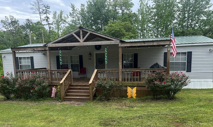 Iuka Casa | Nice 4B/2BA Home at Pickwick Lake walking distance to Goat Island Boat Ramp