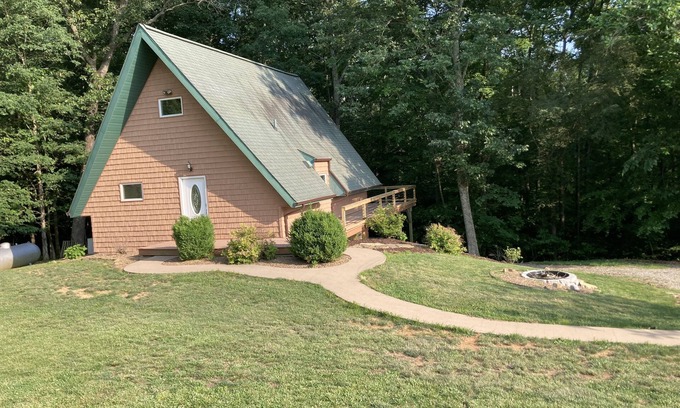 Schnellville Cabina | Nice A-Frame cabin located in an isolated area. Borders Patoka Lake property.