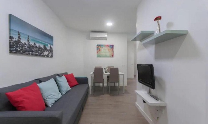 Pacifico Apartamento | Nice and calm apartment near Retiro, Madrid GRA