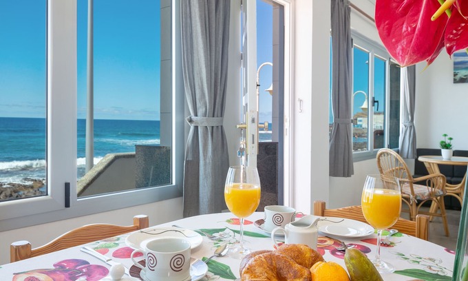 Gáldar Casa | Bonita y confortable vivienda en primera línea del mar.