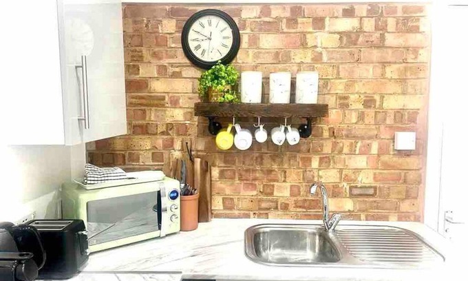 Luton Apartamento | Nice And Cosy Large Studio Near Luton Airport!