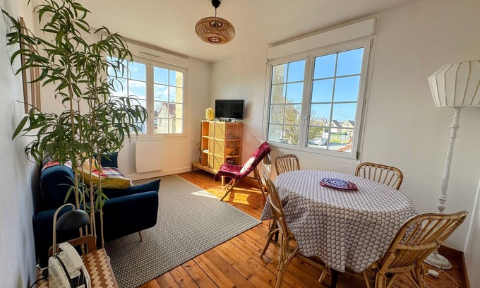 Lion-sur-Mer Apartamento | Nice and sunny 2 bedroom apartment at 100m from the sea