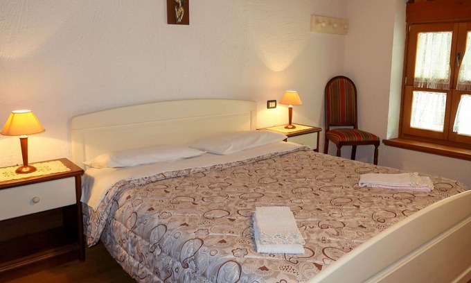 Calceranica al Lago Apartamento | Precioso apartamento para 4 personas con TV, patio, mascotas permitida y aparcamiento