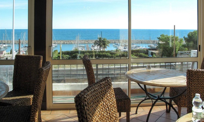 San Lorenzo al Mare Casa | Acogedor apartamento en villa con A/C, WIFI, TV, terraza, mascotas permitida y aparcamiento