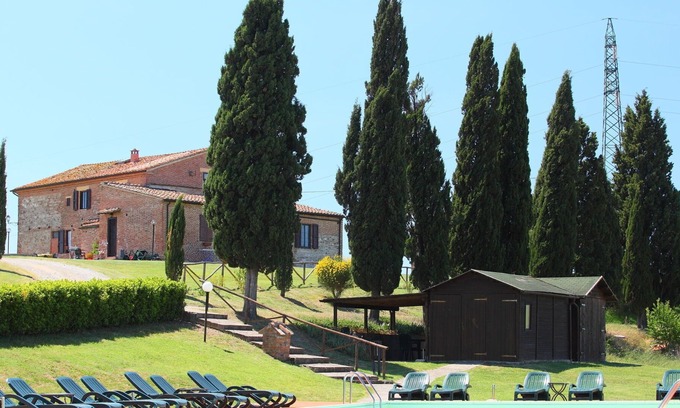Ponte di Gabbiano Villa | Apartamento en villa con piscina, WIFI, TV, patio, mascotas permitida, aparcamiento, cerca de Siena