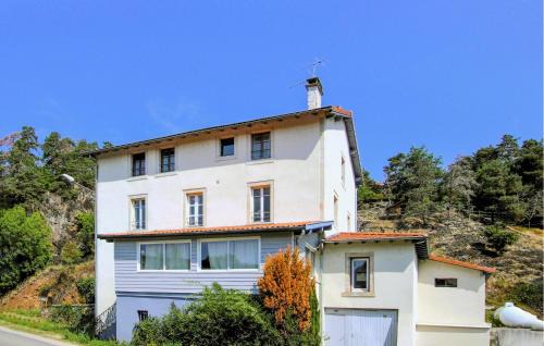 Saint-Germain-Laprade Apartamento | Nice Apartment In Saint-Germain-La-Prade